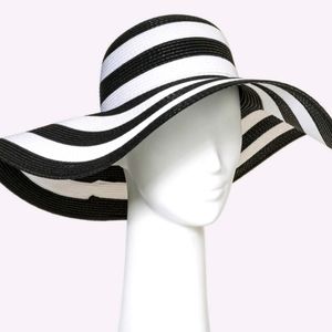 Time and Tru Women's Stripe Floppy Hat
